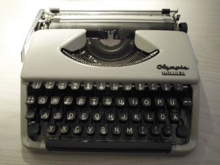 Reiseschreibmaschine,  Schreibmaschine Mit Koffer,  Olympia Splendid 33 Bild
