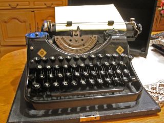 Alte Sehr Gut Erhaltene Reise - Schreibmaschine Mercedes Prima Mit Koffer Bild