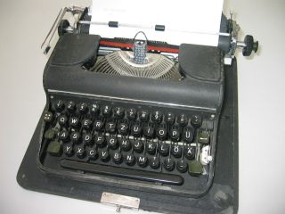 Schreibmaschine,  Reiseschreibmaschine Olympia Funktionsfähig Bild