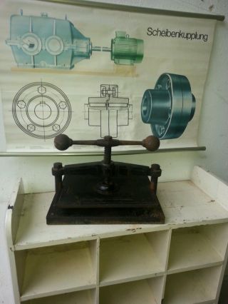 Antike Jugendstil Buchdruckerpresse Industrie Design Loft Ladendeko Buchbinder Bild