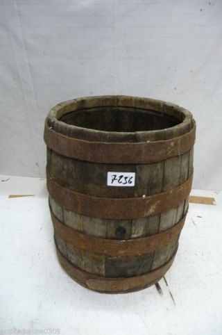 7236.  Altes Holzfass Fass Wassereimer Old Wooden Barrel Bild