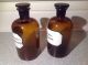 2 Braune Apothekerflaschen 1,  0 Ltr.  Mit Glasstöpsel Geschliffen Arzt & Apotheker Bild 6