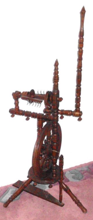 Nachlaß Dachbodenfund Antikes Eichen Spinnrad Aus Holz Gedrechselt Dekoration Bild