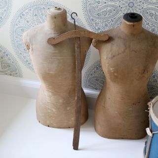 Wunderschöner Großer Antiker Kleiderbügel (2) Aus Frankreich,  Shabby Bild
