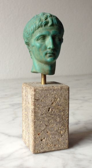 Portraitköpfchen Des Kaisers Augustus,  Frühes 1.  Jhdt.  N.  Chr.  - Museumsreplikat Bild