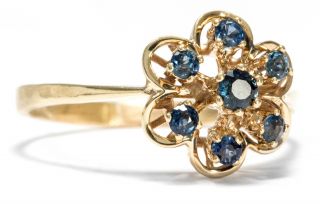 Eine Blüte Aus Saphiren Gold Ring Mit Feinem Saphir Besatz,  585 Gold Um 1960 Bild