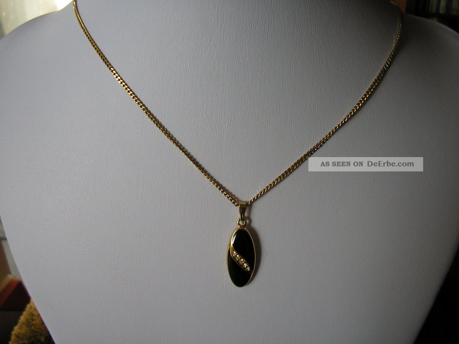 Schönes Collier Mit Hänger Und Passendem Ring Ketten Bild