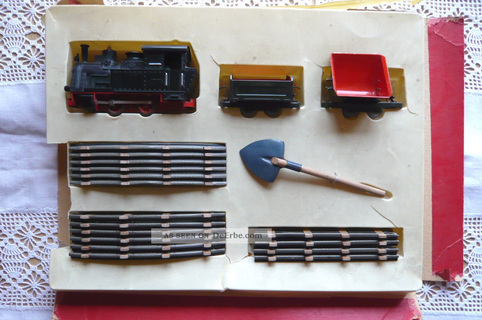 Biller Bahn - Lokomotive - Anhänger - Gleise - Spur ? Made In Us Zone - W.  Germany Original, gefertigt 1945-1970 Bild