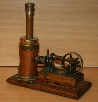 E.  P.  Ernst Plank Heißluftmotor,  Stirlingmotor Bild