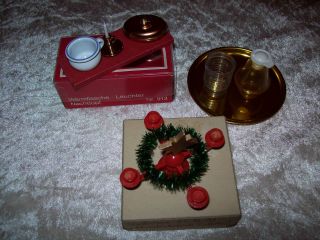 Miniatur Wärmflasche,  Leuchter,  Nachttopf,  Adventskranz,  Meßbecher: Puppenstube Bild