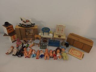 Fh 60) Konvolut Puppe Puppenmöbel Bespielt Kinder Puppen Möbel Spielzeug Bild