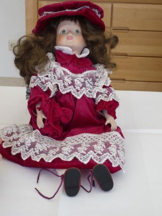 Sammler - Puppe Sehr Schön,  Langes Dunkles Haar Mit Hut,  40 Cm Groß Siehe Scan Bild