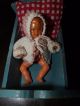 Große Wiege Mit Puppe Für Die Puppenstube Nostalgieware, nach 1970 Bild 2
