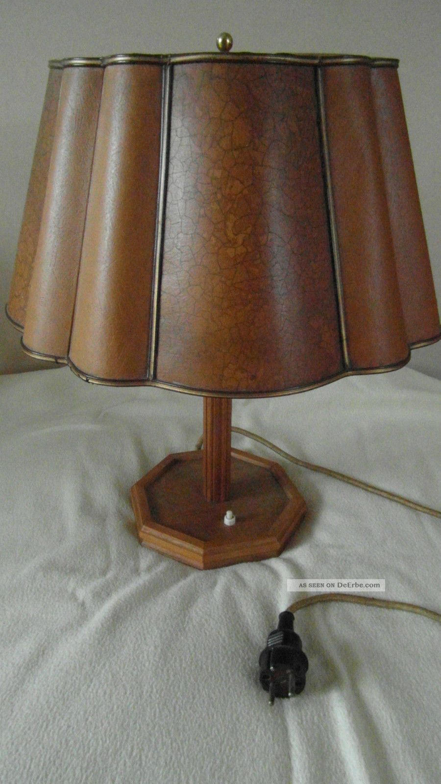 Originelle Tischlame Aus Den 70.  Jahren,  Eiche Mit Lederschirm,  Tolles Design 1970-1979 Bild