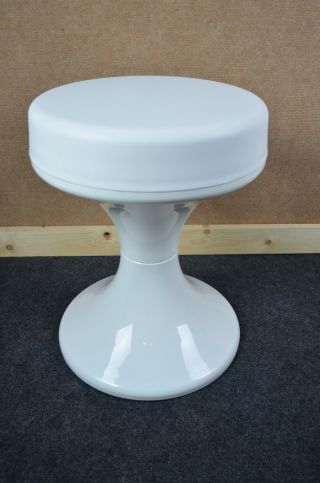 70er Jahre Tulpenfuß Hocker Pop Design White 70s Stuhl Chair Bild