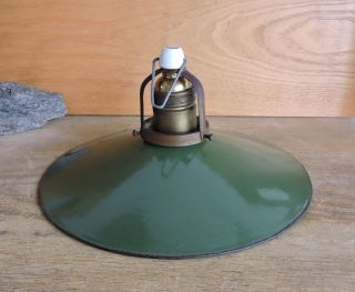 Bauhaus Art Deco Lampe Deckenlampe Emailschirm Grün Weiß Werkstätte Industrie Bild