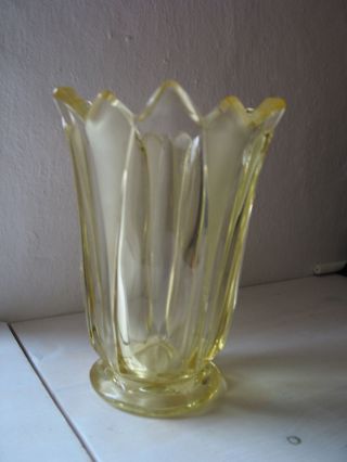 Schöne Gelbe Vase Aus Glas - Stil Art Deco Bild