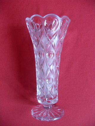 Bleikristall Vase 21 Cm Hoch Sehr Schönes Dekor Gewellter Rand Auf Fuß Bild