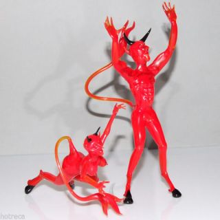 Glaskunst Teufel Als Paar Aus Rotem Glas Bild
