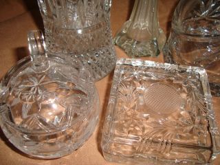 2 Gr.  Kristal Vasen,  1 Karaffe,  2 Dosen. Bild