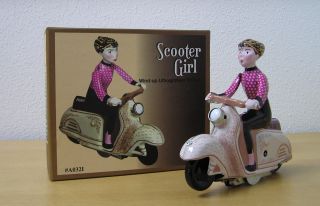 Blechspielzeug Scooter Girl Auf Motorroller Mit Schlüsselantrieb Pink Rosa Bild