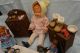Antike Puppenmöbel Holz Stühle Kommode Antike Celluoid Puppe Alter Velourshund Puppen & Zubehör Bild 1