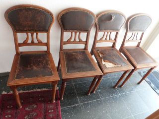 4 Jugendstil Stühle Mit Lederbezug Im Restaurierungsbedürftigem Bild