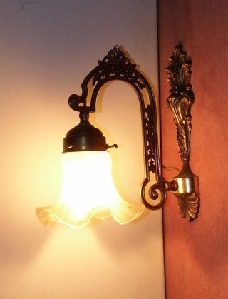 Nachlaß Antike Edle Wandlampe Leuchte Licht Aus Messing Mit Glasschirm Bild