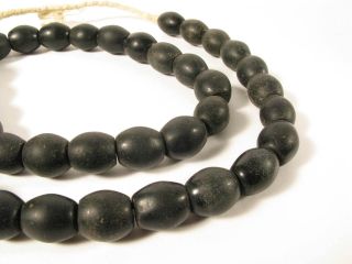 Alte Böhmische Glasperlen Schwarze Oliven Black Old Bohemian Trade Beads Afrozip Bild