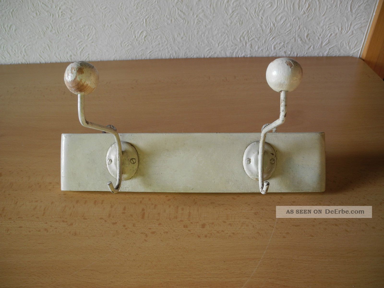Alte Hakenleiste Wandarderobe Weiß 2 Haken 50 60er Jahre Shabby Vintage Nachlass Stilmöbel nach 1945 Bild