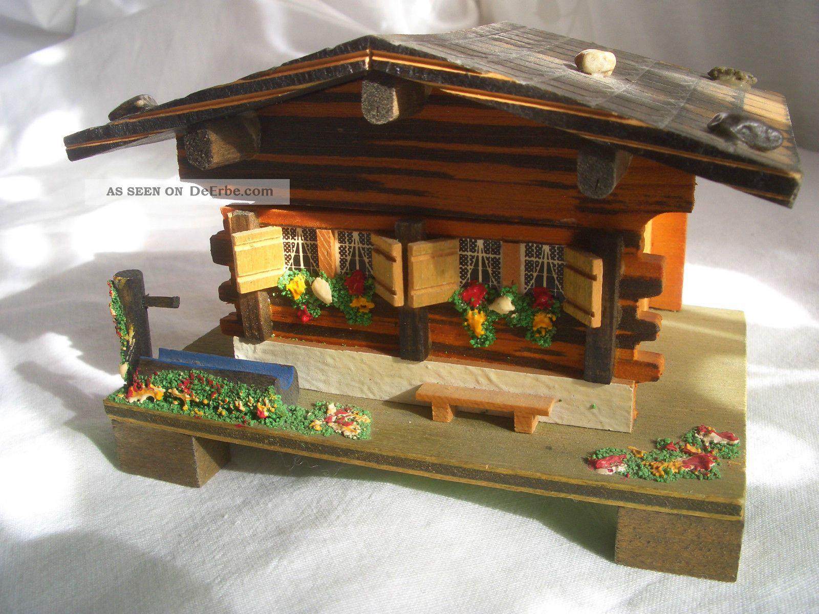 Spieluhr - Haus Alpenhaus Berghütte – Melodie = Donauwalzer - Sammlerstück Mechanische Musik Bild