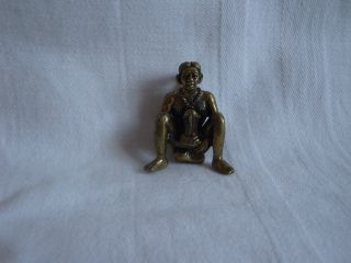 Selt.  Erotikfigur Sitzender Mann Als Glücksbringer Aus Bronze Miniatur Bild