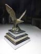 1322 - Schwere Tisch Skulptur Bronze Versilbert Auf Chromsockel - Adler - Um 1940 1900-1949 Bild 1