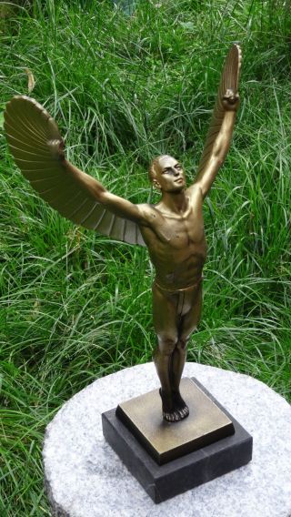Schwere,  Alte Ikarus - Skulptur Auf Marmorsockel - Bronze Oder Messing - Nachlass Bild