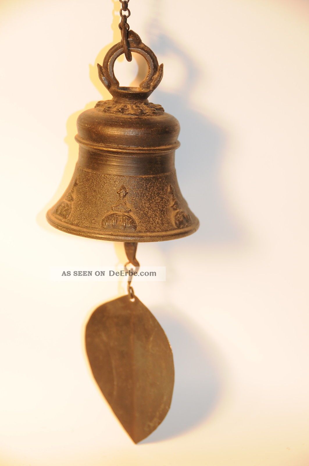 ältere Windglocke Verziert Glocke Dunkle Patina Nepal Entstehungszeit nach 1945 Bild