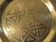 Messing Wandteller Marokko 2 Arabeskes Muster Ø 24,  5cm Zierteller Mit Aufhänger Gefertigt nach 1945 Bild 1