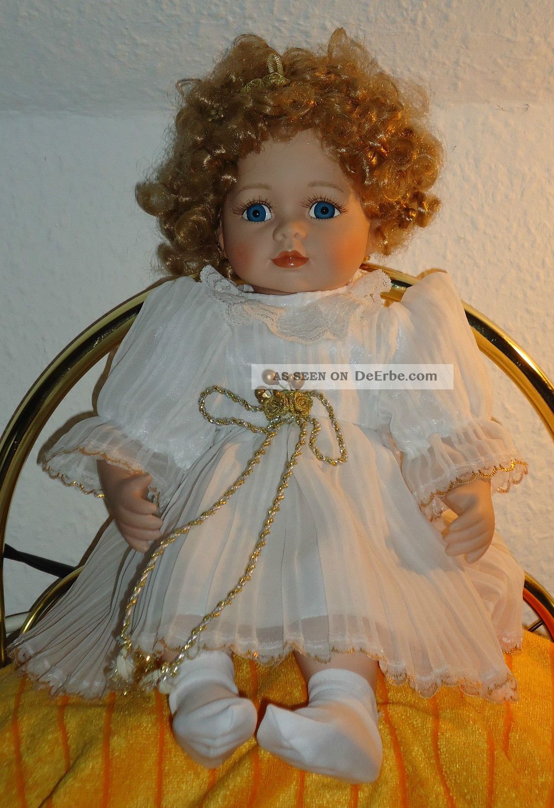 ♥♥ Alte Porzellan - Puppen M.  Spieluhr Weißen Spitzen Kleid & Gold - Rosen I.  Haar ♥♥ Porzellankopfpuppen Bild