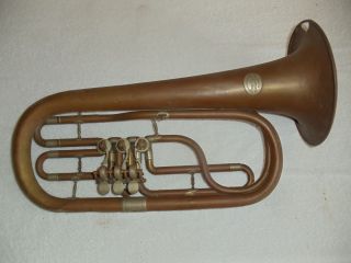 Altes Flügelhorn / Blasinstrument / Musikinstrument / Trompete / Dachbodenfund Bild
