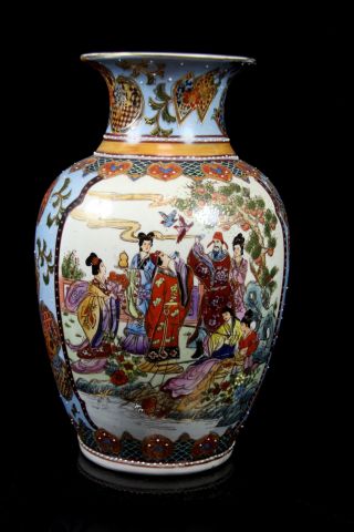 Hübsche Chinesische Porzellan Bodenvase Figürliche Malerei Vase China 33 Cm Bild