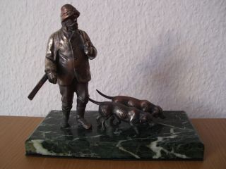 Alte Metall Skulptur / Figur JÄger Mit 2 Hunden.  Um 1920 Jagd Bild