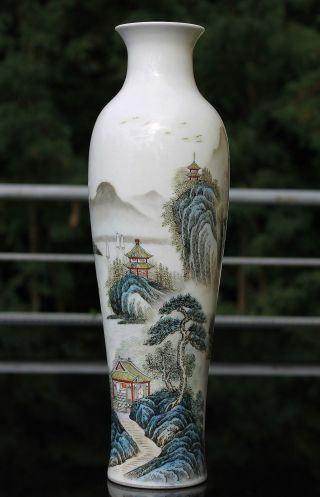 Chinesische Porzellan Vase Gemarkt In Landestypischem Dekor Handbemalt Bild