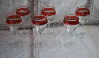 6 Wunderschöne Weingläser,  Geschliffen,  Roter Streifen Mit Goldrand Bild