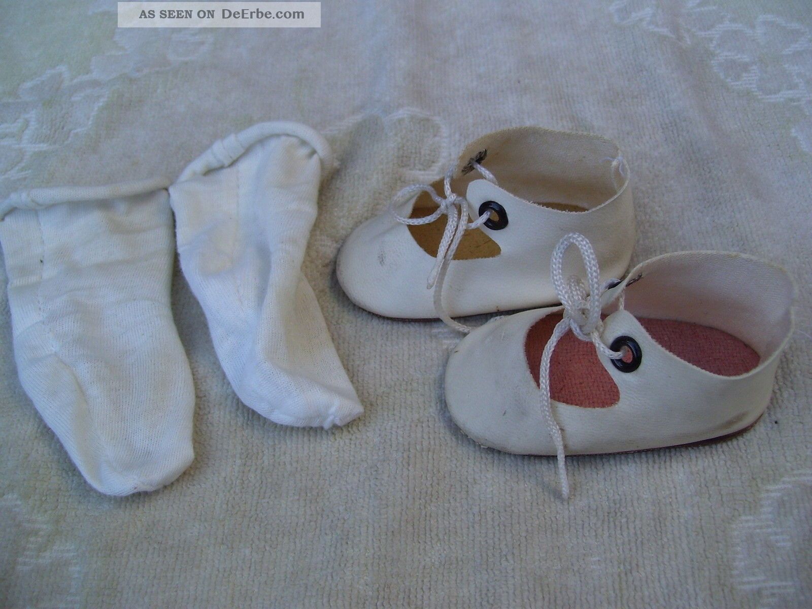 Alte Puppenkleidung Schuhe Vintage White Shoes White Socks 67 Cm Doll 8 Cm Original, gefertigt vor 1970 Bild