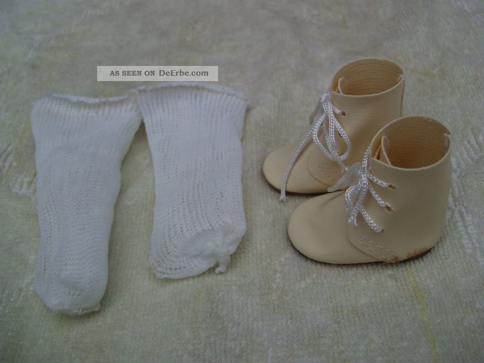 Alte Puppenkleidung Schuhe Vintage Creme Boots Shoes White Socks 40 Cm Doll 5 Cm Original, gefertigt vor 1970 Bild