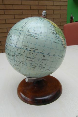 Kleiner Alter Globus Auf Holz Fuß Erdglobus Erdkugel 12cm Bild