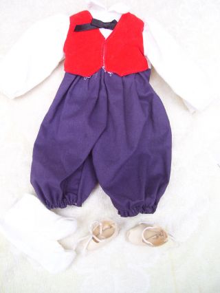 Alte Puppenkleidung Violetwhiteredsuit Shoes Outfit Vintage Doll Clothes 28c Boy Bild