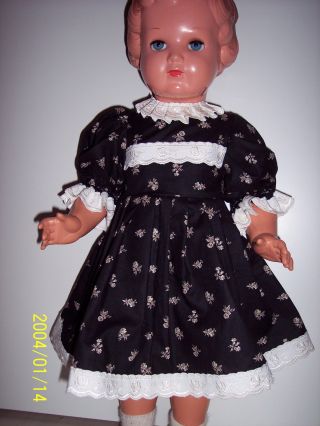 Elegantes Kleidchen Für Puppen Größe 64cm Bild