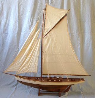 Großes Edles Schiffsmodell Segelyacht 125cm Holz Mit Gesteppten Stoffsegeln Boot Bild