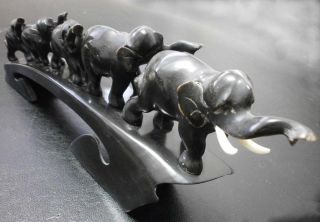 Elefanten - Skulptur In Horn Mitbringsel Aus Vietnam Bild