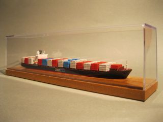 Containerschiff Modell In Vitrine Bild